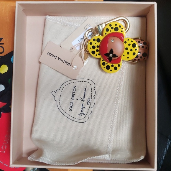 Louis Vuitton x Yayoi Kusama Vivienne Key Ring - Picture 3 of 6